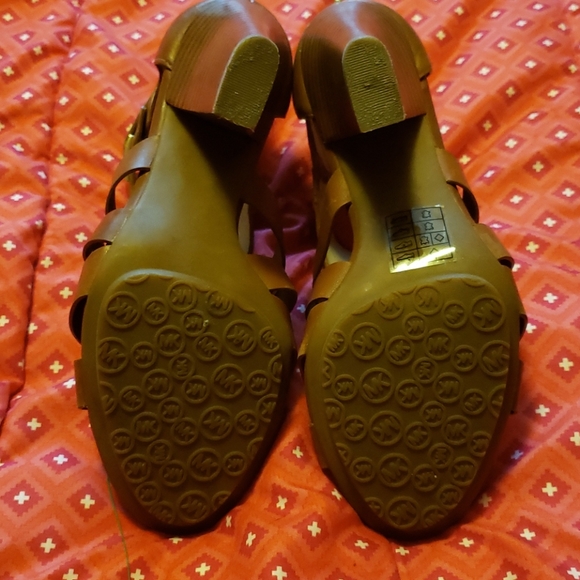 Michael Kors tan strappy sandals. Size 7. - Picture 10 of 11